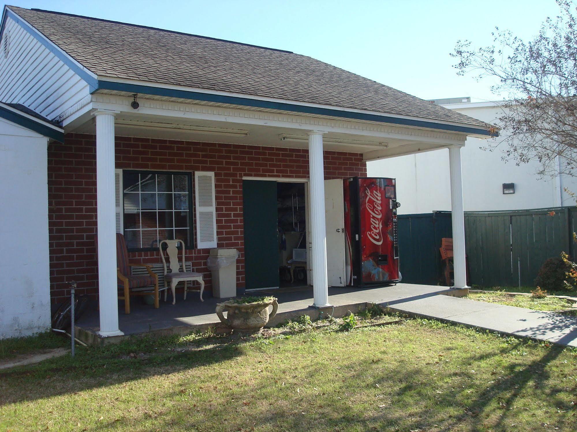 Adams Inn Dothan Exterior photo